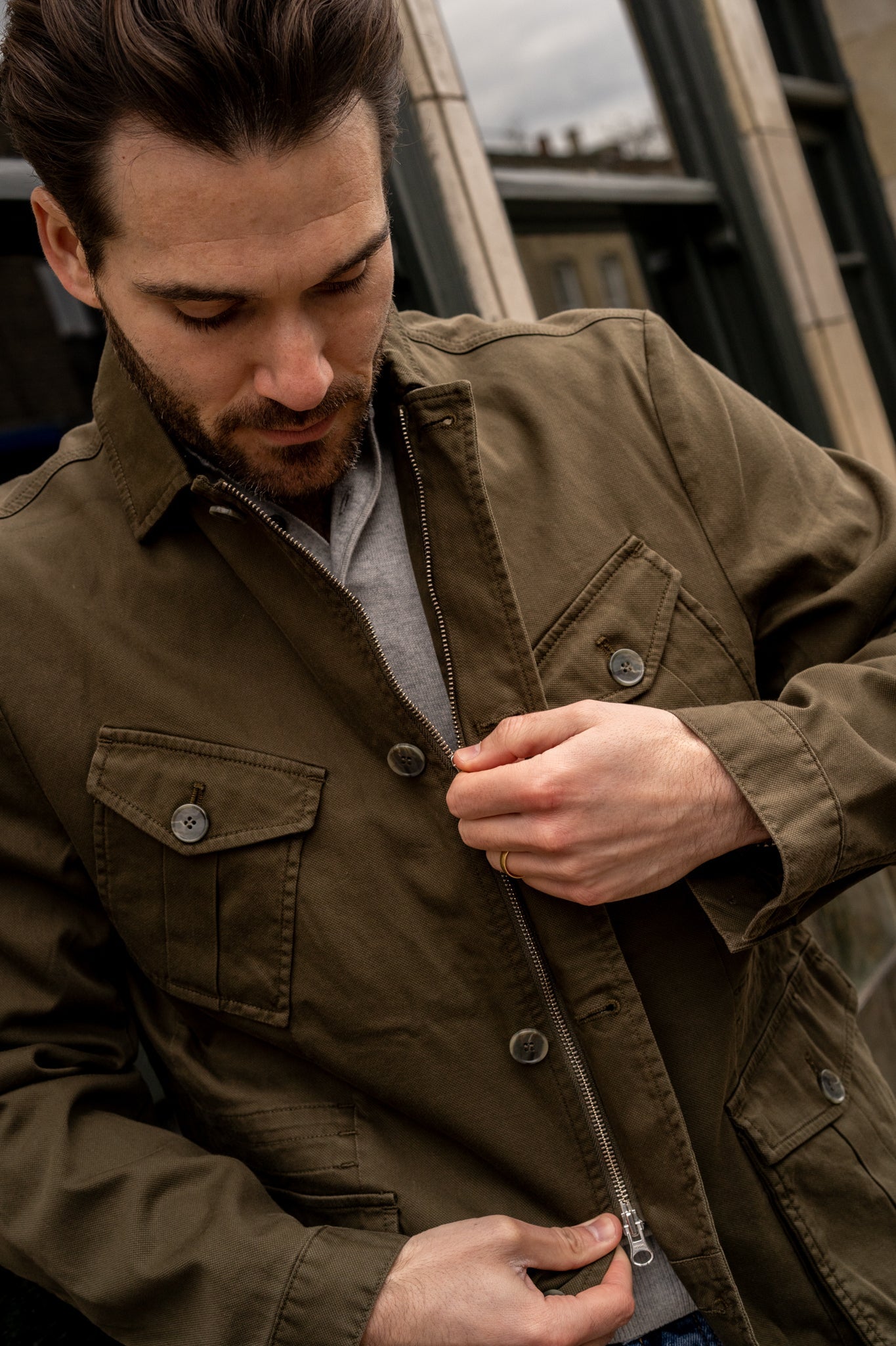 Casual men's jacket in olive green.